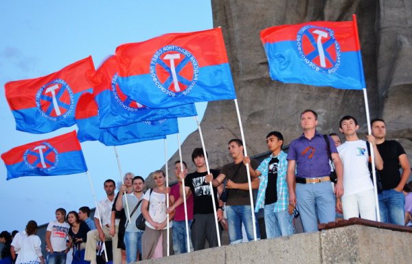 В день памяти и скорби молодежь волгоградских профсоюзов организовала символическую акцию