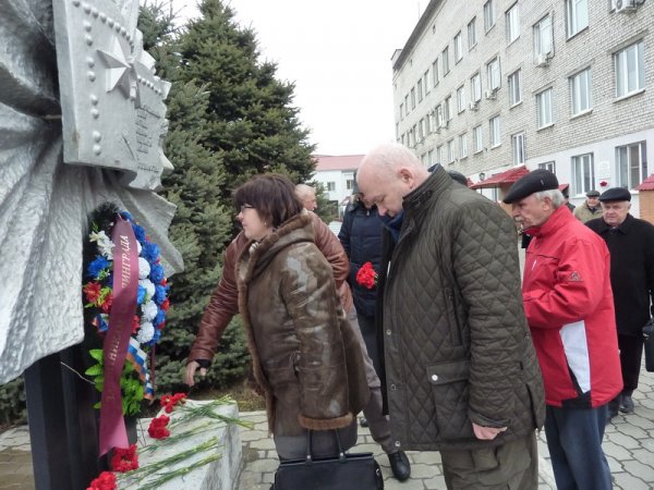 В рамках пребывания в Волгограде участники  профсоюзного автопробега встретились с ветеранами войны