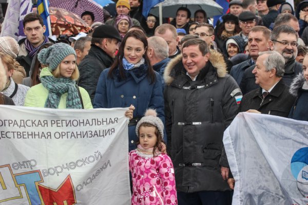 На праздник под общим лозунгом «Мы едины!» в Москве вышли около 80 тысяч человек.