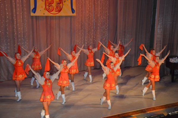 В этом году народный хореографический ансамбль «Волжанка» отмечает свое 55-летие