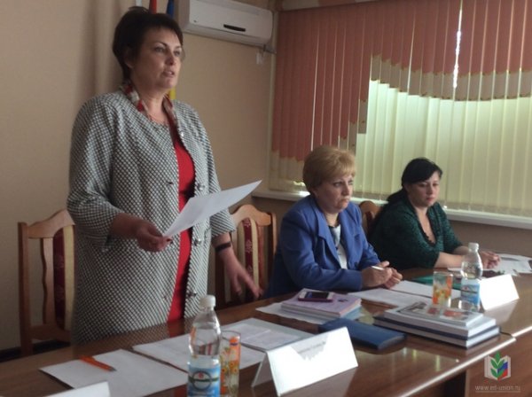 Работники образования Серафимовичского образования встретились  с председателем отраслевого профсоюза