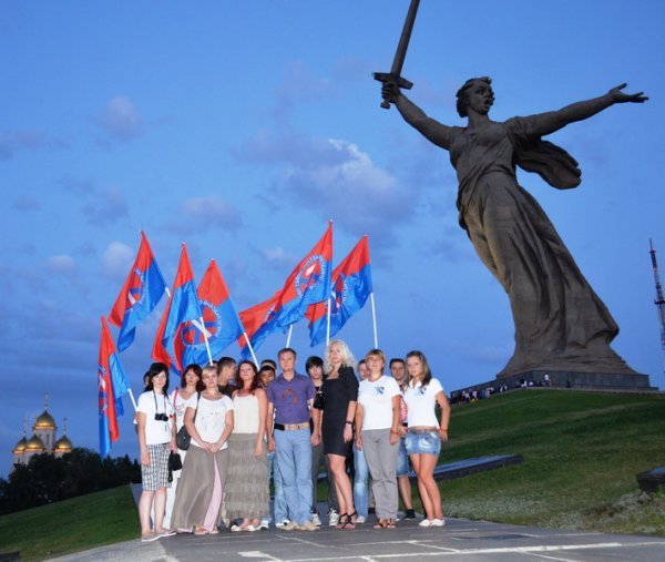 IserverобщаяТЕЛЯКОВАВ день памяти и скорби молодежь волгоградских профсоюзов организовала символическую акцию