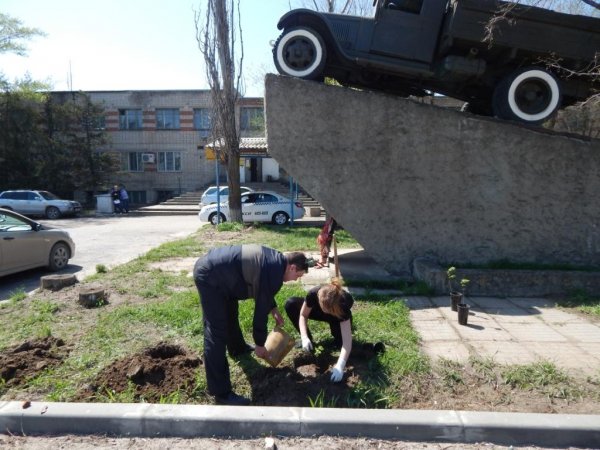 Памятник автомобилистам Великой Отечественной войны «ЗИС-5»  	после восстановительного ремонта продолжает свой легендарный путь на постаменте