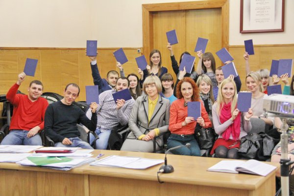 Выпускникам Волгоградского филиала «Академии труда и социальных отношений» вручили дипломы.