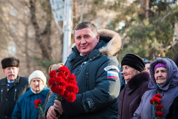 Волгоградцы отмечают 74-ю годовщину Сталинградской победы