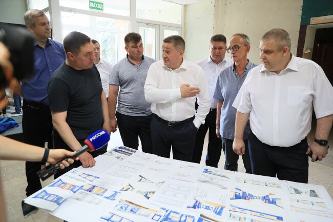 Волгоградский губернатор совершил рабочую поездку в ЛНР