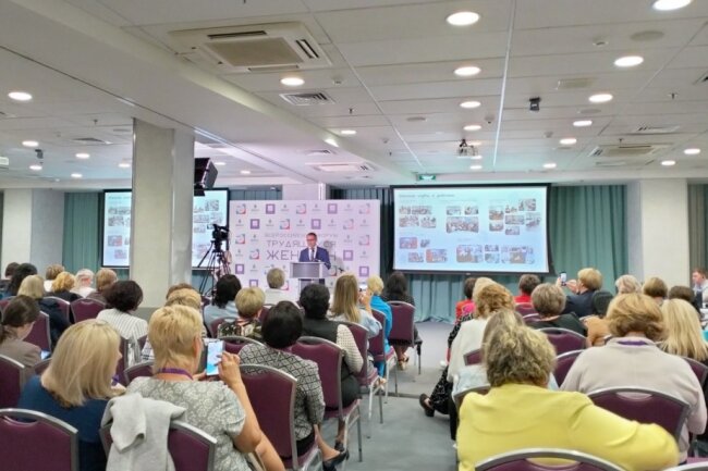 В Москве проходит первый Всероссийский форум трудящихся женщин