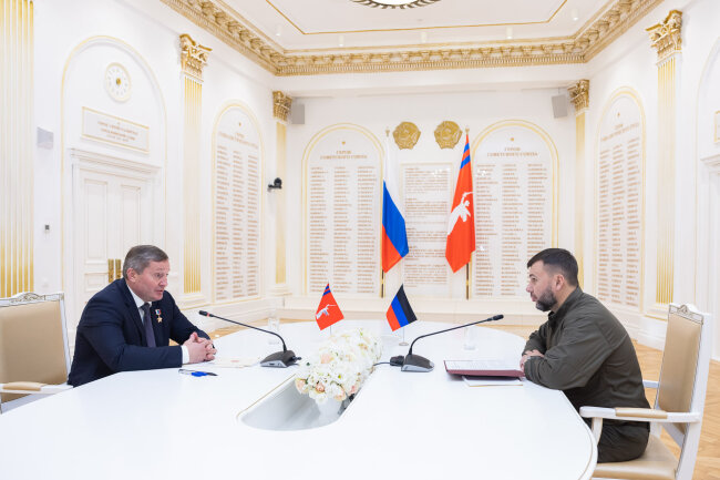 Волгоградский губернатор провел рабочую встречу с главой ДНР
