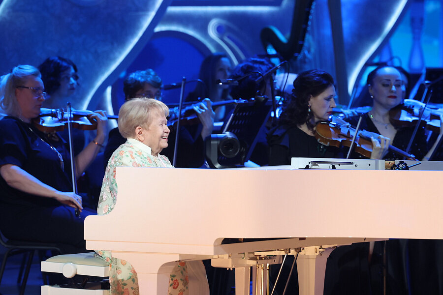 Александра Пахмутова выступила с концертом в Волгограде