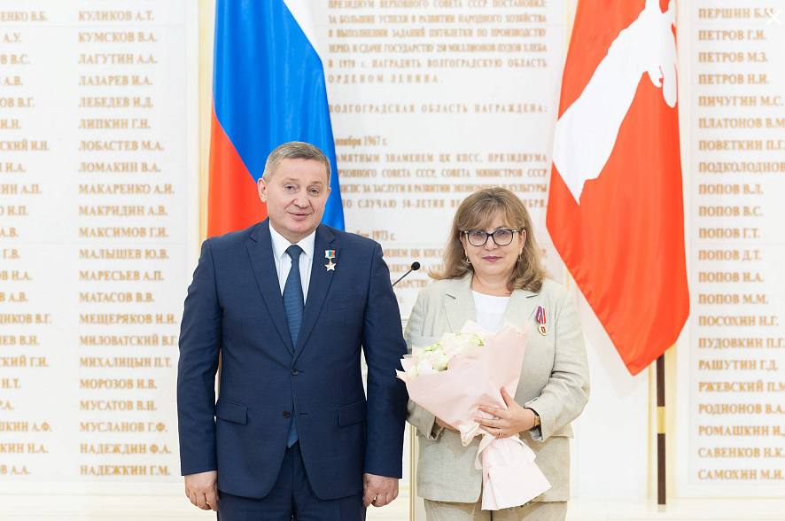 Председатель облсовпрофа, председатель Общественной палаты Волгоградской области Татьяна Гензе удостоена медали ордена «За заслуги перед Волгоградской областью».