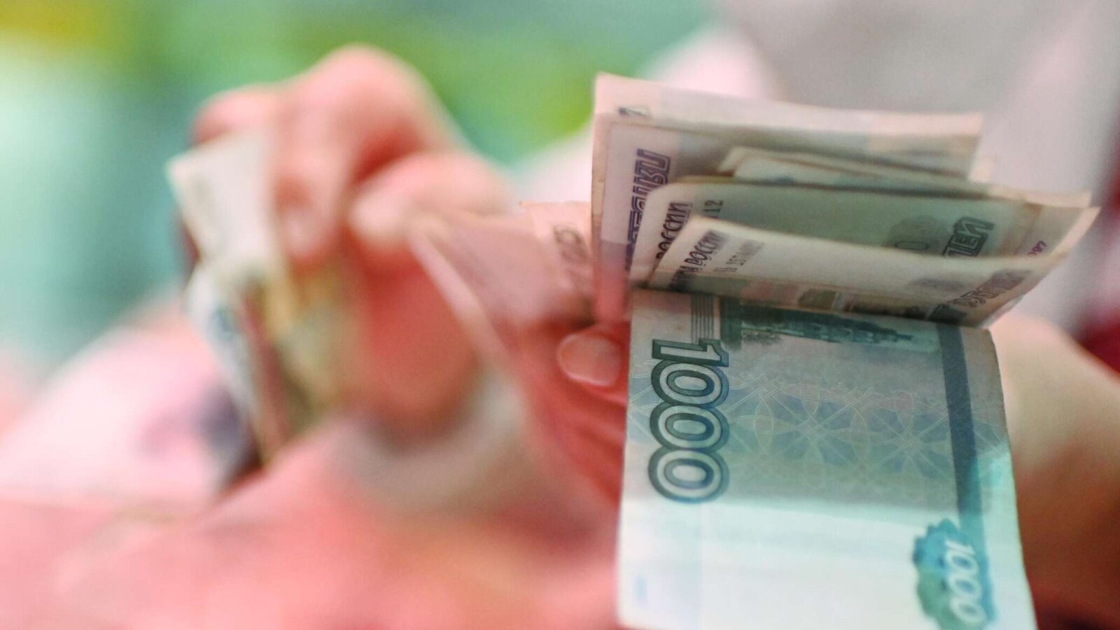 Выросло число россиян, получающих зарплату ниже МРОТ