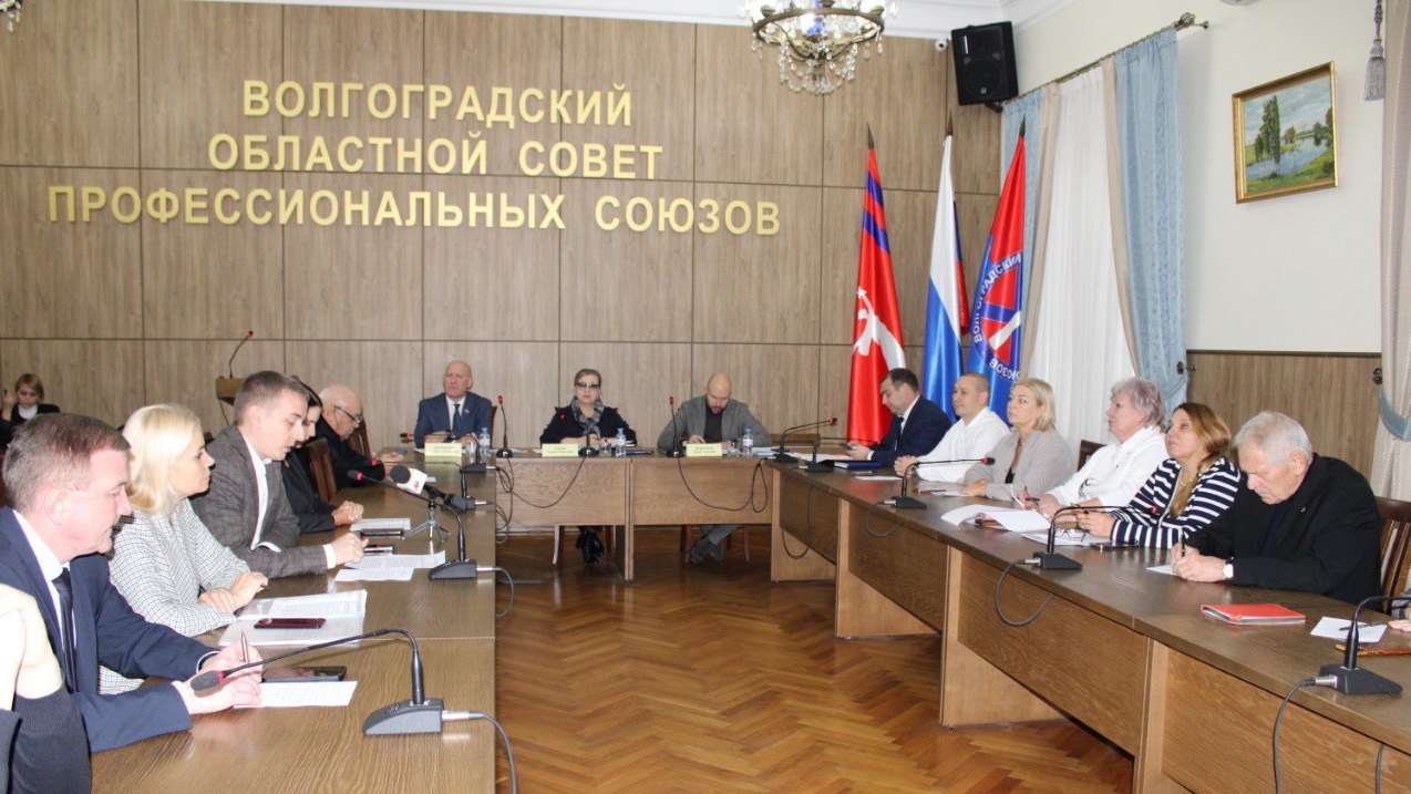 В облсовпрофе состоялось заседание городской трехсторонней комиссии по регулированию социально-трудовых отношений